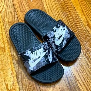 Floral NIKE Slides size 6